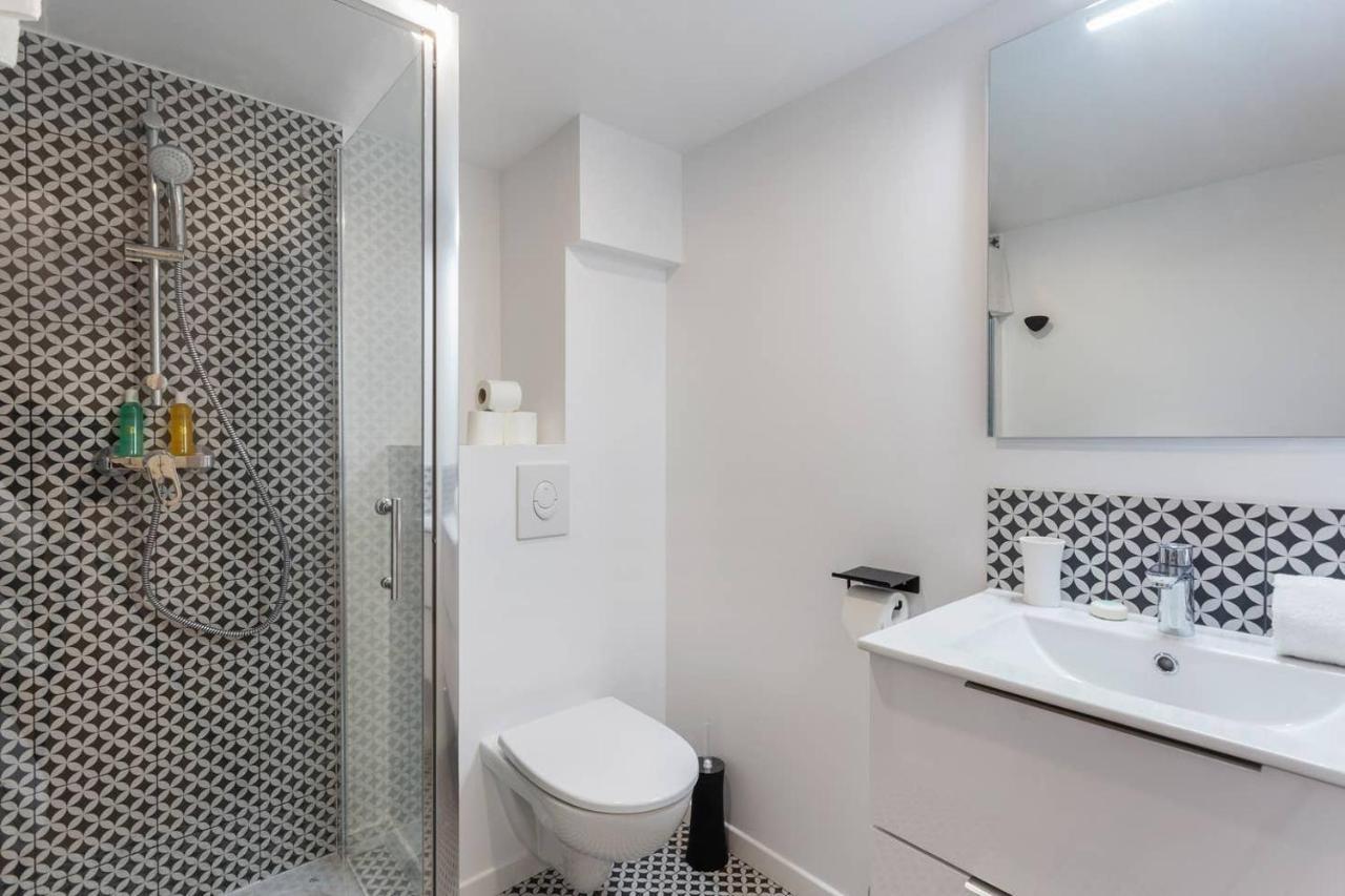 Chic Saint-Germain-Des-Pres Studio For 4 - Prime Location Paris Bagian luar foto
