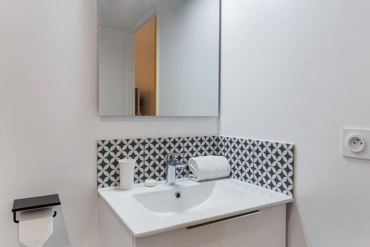 Chic Saint-Germain-Des-Pres Studio For 4 - Prime Location Paris Bagian luar foto